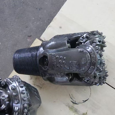 7-7/8インチ ローラーコーン三連コーンビット 岩盤掘削用ロータリー掘削ツール