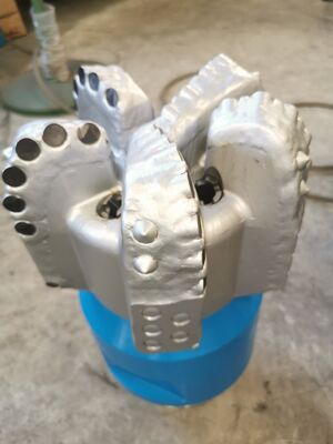 9.5インチ鋼鉄ボディ5枚刃16mmカッターPDCダイヤモンドドリルビット